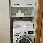 Wisniowy Ogrod Z Garazem