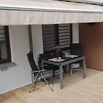 Wiśniowy Ogród Z Garażem *