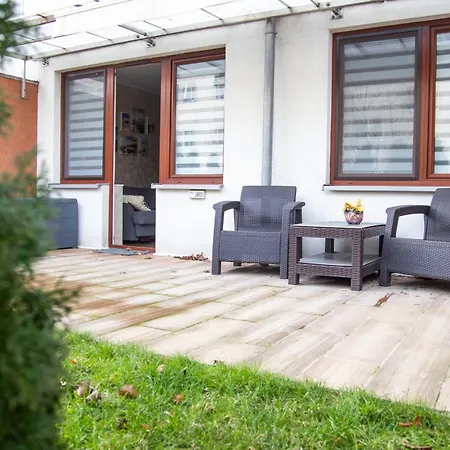 Wisniowy Ogrod Z Garazem Kolobrzeg