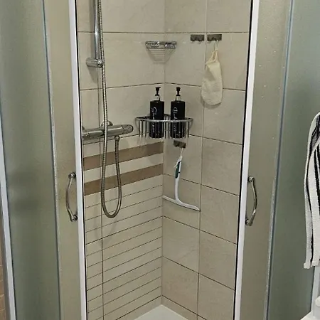 Wisniowy Ogrod Z Garazem Apartment *