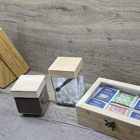 Wiśniowy Ogród Z Garażem