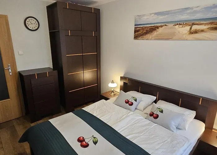 Wiśniowy Ogród Z Garażem Kołobrzeg