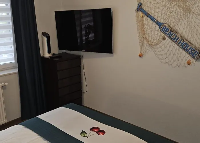 Wiśniowy Ogród Z Garażem * Kołobrzeg