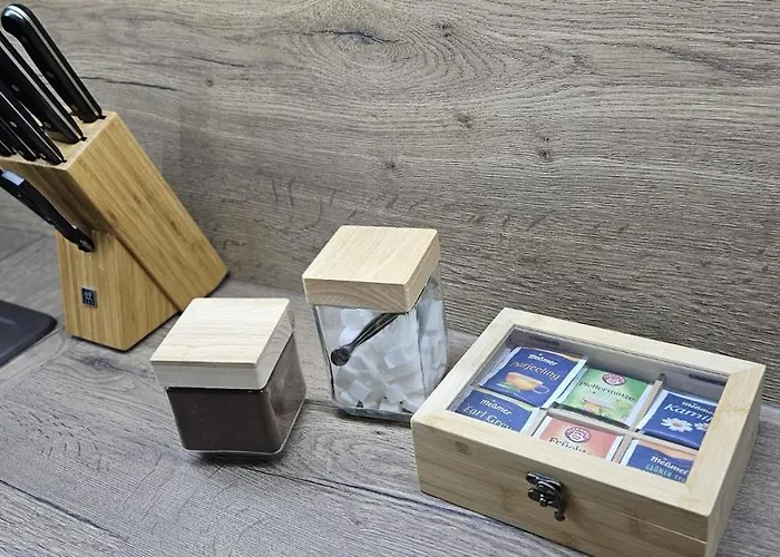 Wiśniowy Ogród Z Garażem